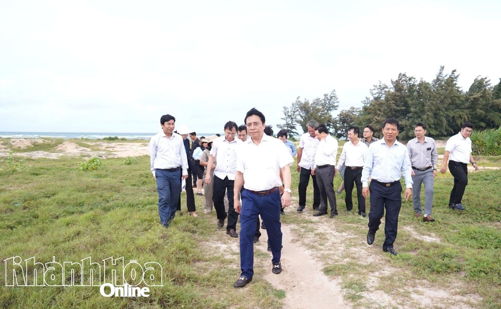 Chủ tịch UBND tỉnh Nguyễn Khắc Toàn kiểm tra thực địa dự án Nhà máy Điện hạt nhân Ninh Thuận 2, một trụ cột kinh tế trọng điểm.