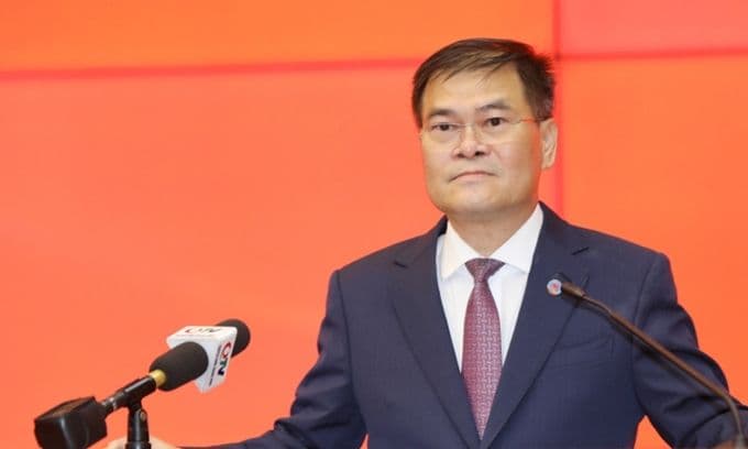 Chủ tịch UBND tỉnh Quảng Ninh Bùi Văn Khắng phát biểu nhận nhiệm vụ