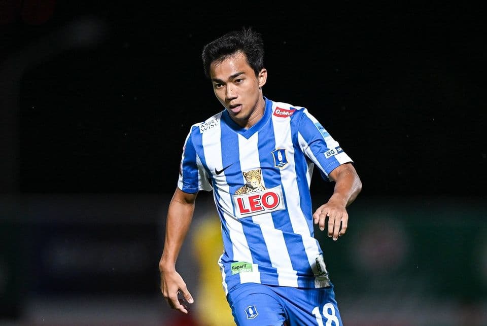 Chanathip, 'Messi Thái', tỏa sáng với cú đúp bàn thắng