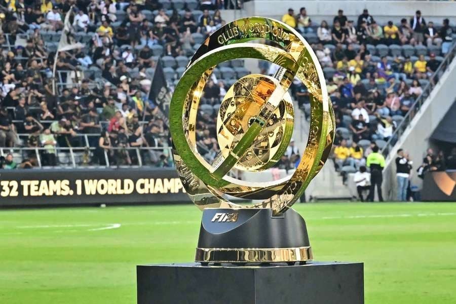 Chiếc cúp vàng FIFA Club World Cup, biểu tượng cho hành trình vinh quang nhưng cũng đầy thử thách của Inter Miami.