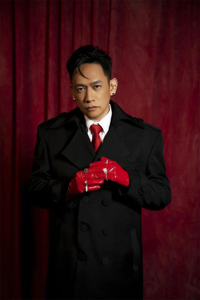 Chân dung ca sĩ Duy Mạnh, một nghệ sĩ từng vướng tranh cãi về phát ngôn.