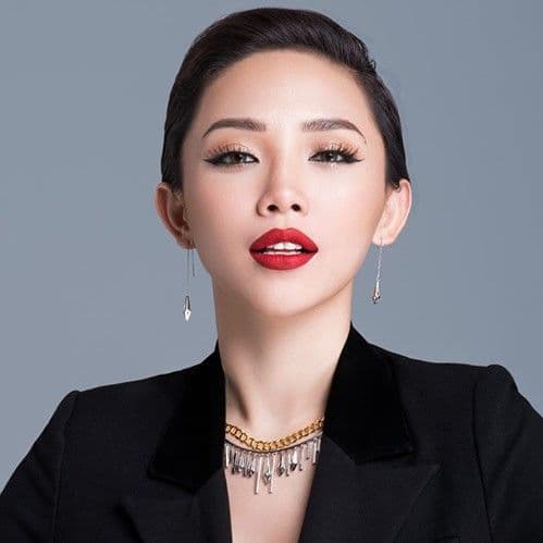 Chân dung ca sĩ Tóc Tiên với phong thái tự tin và mạnh mẽ