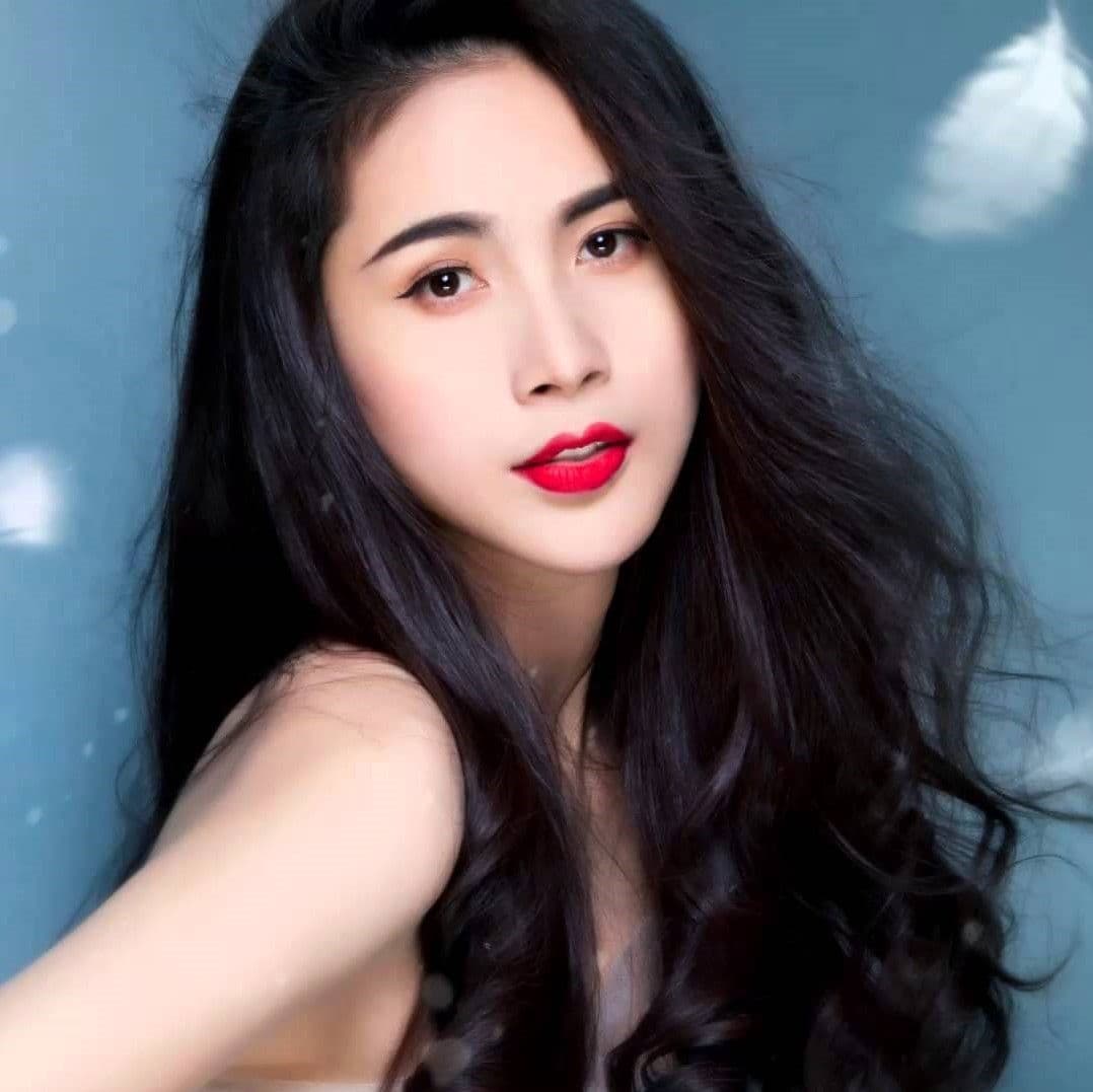 Chân dung ca sĩ Thủy Tiên, người đang tìm kiếm định nghĩa mới về hạnh phúc qua khát vọng buông bỏ.