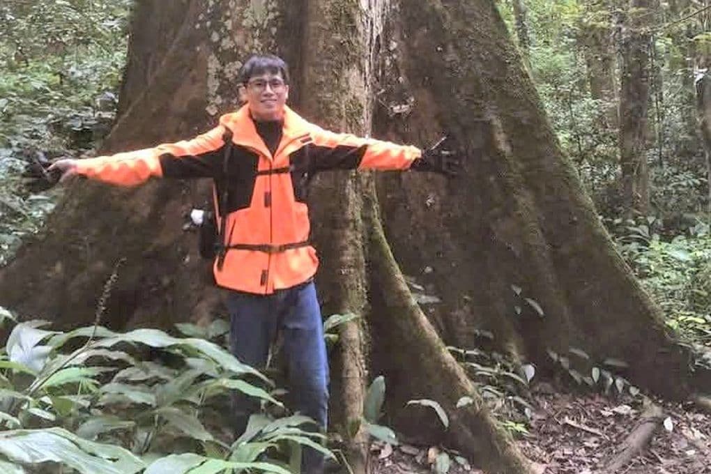 Chân dung du khách Nguyễn Quốc Mạnh, người mất tích bí ẩn tại Vườn quốc gia Cúc Phương, trong một chuyến đi rừng.