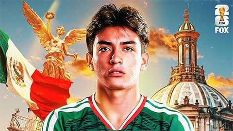 Chân dung Gilberto Mora, một thần đồng bóng đá Mexico, tượng trưng cho việc kiến tạo di sản và phát triển tài năng trẻ cho tương lai.