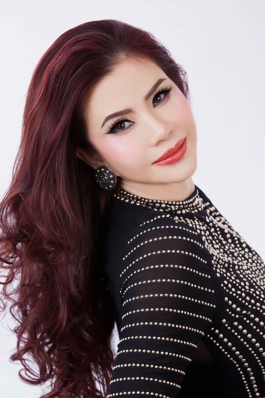 Chân dung hoa hậu Diễm Giang với vẻ đẹp cuốn hút, thể hiện cảm xúc sâu lắng trong 'Vòng Tròn Hạnh Phúc' kết nối tâm hồn