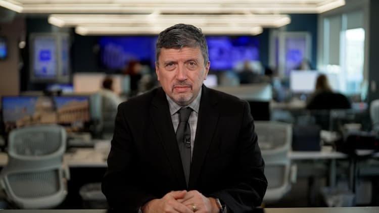 Chân dung Kevin Warsh, ứng viên Chủ tịch Cục Dự trữ Liên bang, trong bối cảnh văn phòng.