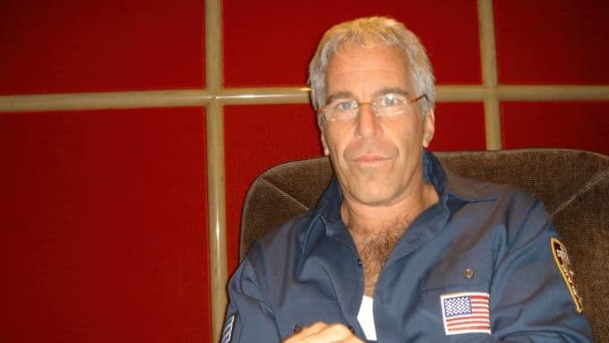 Chân dung tỷ phú Jeffrey Epstein, người gây ra vụ bê bối hồ sơ minh bạch