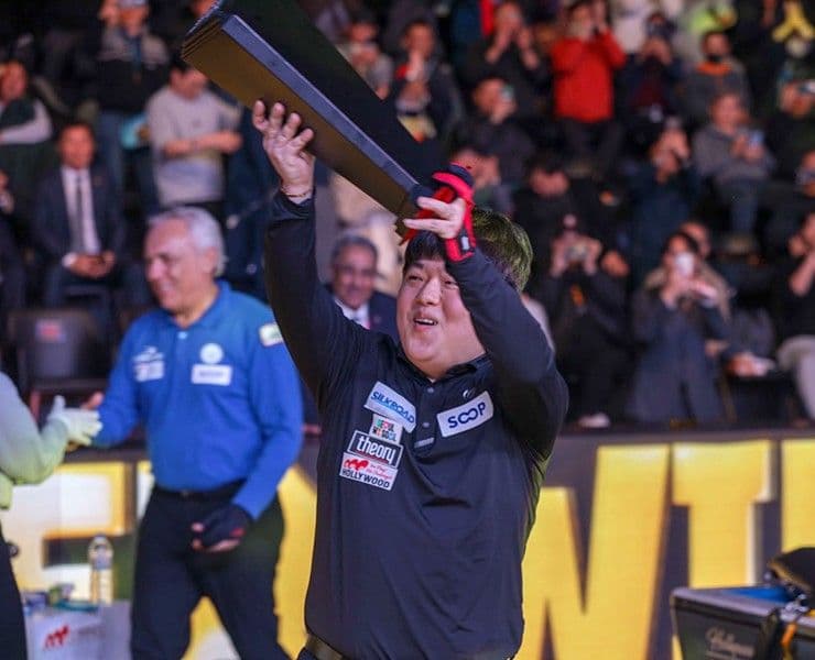 Cho Myung Woo ăn mừng chức vô địch World Cup Billiards 3C chặng Gwangju.