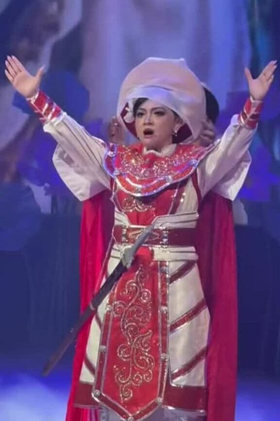 Cháu gái Vũ Linh, Bùm Bum, biểu diễn trích đoạn cải lương "Tiếng trống Mê Linh"