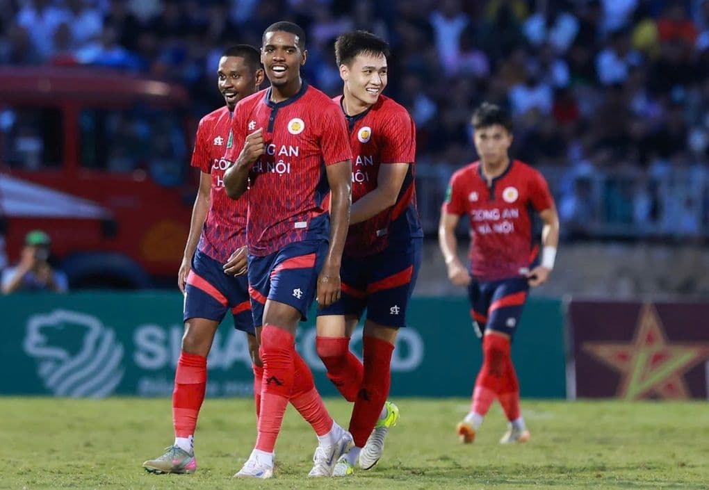 CLB Công an Hà Nội ăn mừng chức vô địch Cúp Quốc gia 2024-2025.