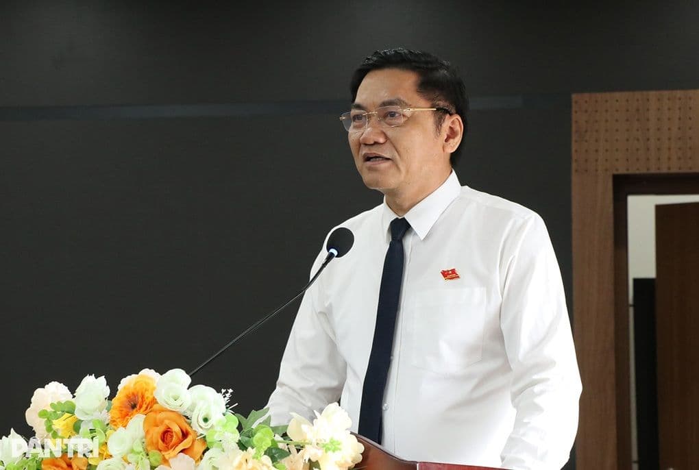 Cán bộ địa phương phát biểu về chính sách khoán phụ cấp, liên quan đến việc đảm bảo đời sống và sự cống hiến của cán bộ cơ sở