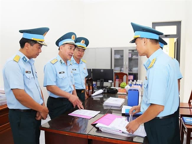 Cán bộ quản lý giáo dục Học viện PK-KQ thảo luận kế hoạch nâng cao chất lượng đội ngũ.