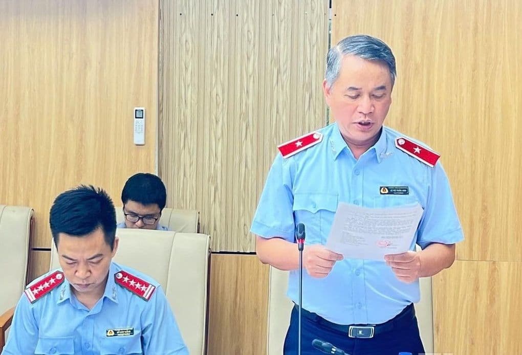 Cán bộ Thanh tra Chính phủ phát biểu trong cuộc họp thanh tra các tổ chức quan trắc môi trường, nhằm giải quyết vấn đề số liệu bị bóp méo và khôi phục niềm tin.