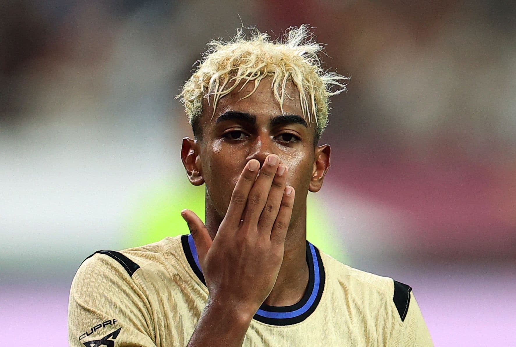 Cận cảnh Lamine Yamal, tài năng trẻ đầy triển vọng của Barcelona