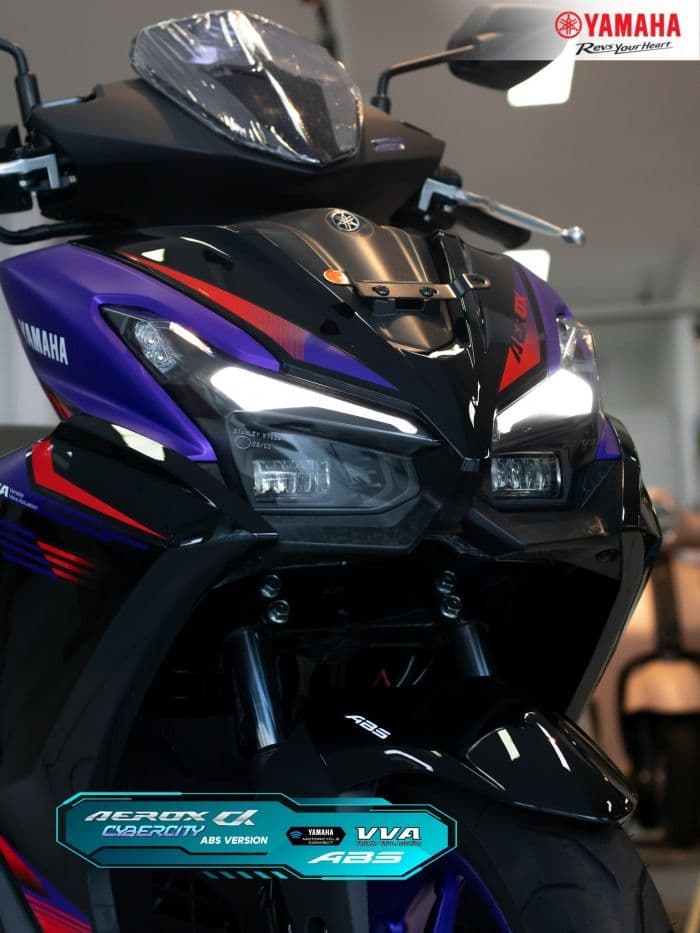 Cận cảnh đầu xe tay ga Yamaha Aerox Alpha 2026 với đèn pha LED kép sắc nét