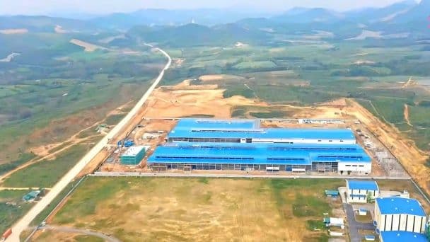 Công trường xây dựng khu công nghiệp, thể hiện nỗ lực tái cấu trúc và khởi động lại các dự án lớn của FLC để kiến tạo tương lai.