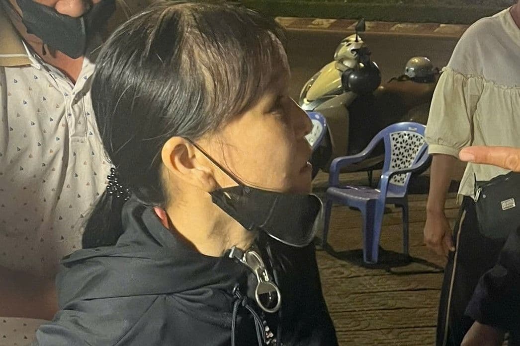 Cảnh bắt giữ một phụ nữ trốn trại, bị truy nã đặc biệt, thể hiện điểm dừng cuối cùng của hành trình trốn chạy.