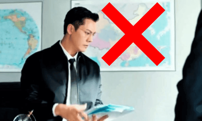 Cảnh phim 'Hãy để tôi tỏa sáng' với bản đồ có 'đường lưỡi bò' bị gạch chéo, tượng trưng cho việc vi phạm chủ quyền quốc gia