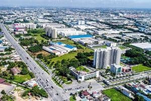 Cảnh quan đô thị với đường sá và các khu dân cư, minh họa nguy cơ dự án đường sắt cao tốc tạo ra 'vết cắt' chia cắt cộng đồng nếu không có quy hoạch đồng bộ.