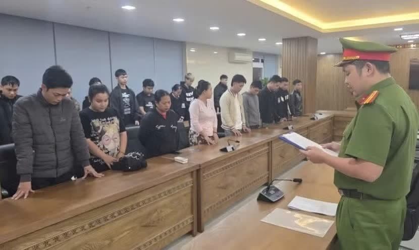 Cảnh sát điều tra vụ án chiếm đoạt tài khoản, thể hiện cuộc chiến chống tội phạm tài chính số