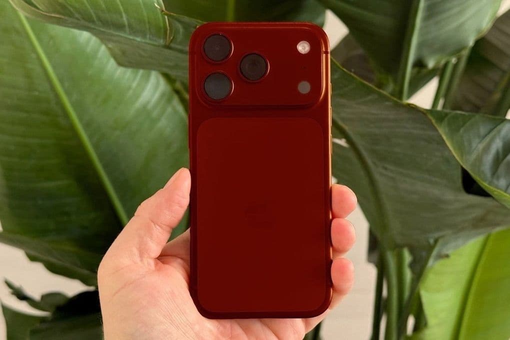 Concept iPhone 18 Pro Max màu đỏ thể hiện sự mạnh mẽ và đột phá từ bên trong