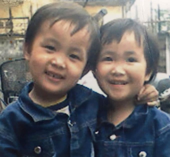 Cặp song sinh Đức Minh và Đức Sáng khi còn nhỏ.