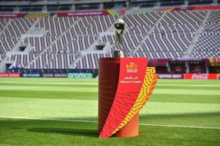 Cúp vô địch U17 World Cup, biểu tượng cho mục tiêu và thử thách mà U17 Việt Nam phải vượt qua khi đối đầu các đối thủ mạnh.