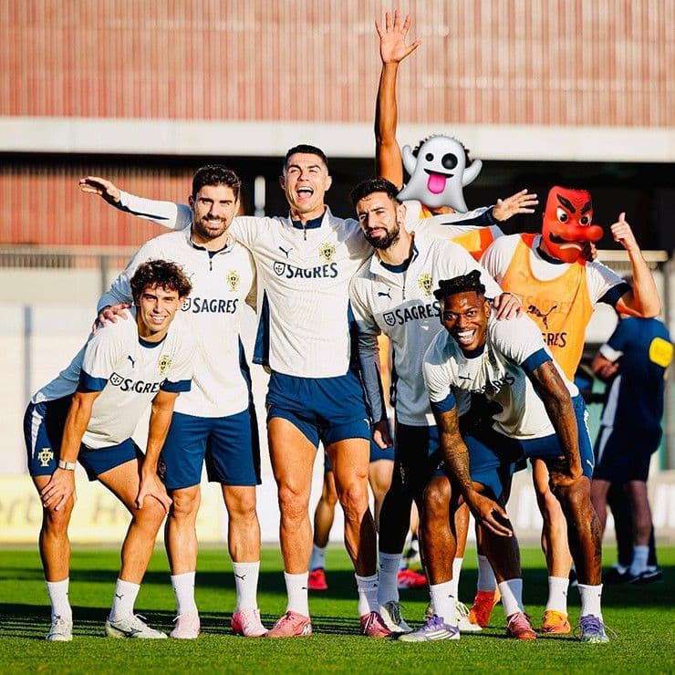 Cristiano Ronaldo cùng các đồng đội Bồ Đào Nha, tượng trưng cho sự tiếp nối di sản từ thế hệ vàng đến 'Brazil châu Âu' hiện đại.