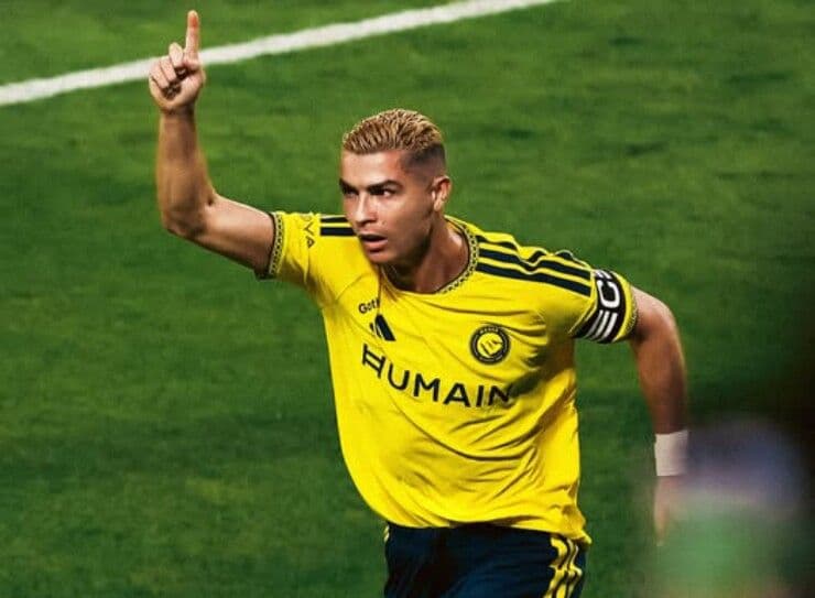 Cristiano Ronaldo ăn mừng bàn thắng cho Al Nassr
