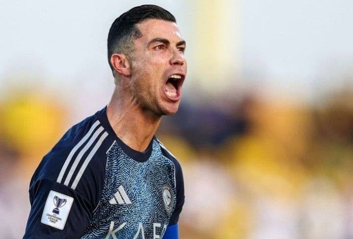 Cristiano Ronaldo ăn mừng bàn thắng cho Al Nassr trong trận đấu.