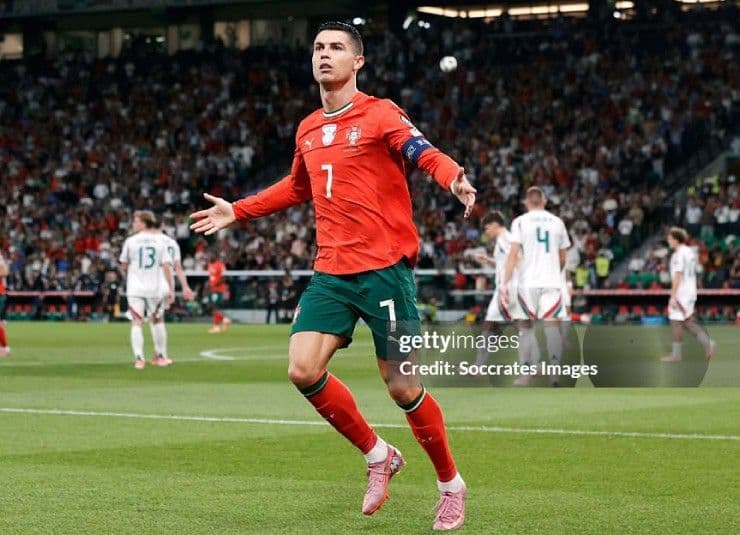 Cristiano Ronaldo ăn mừng bàn thắng, lập kỷ lục mới tại vòng loại World Cup.