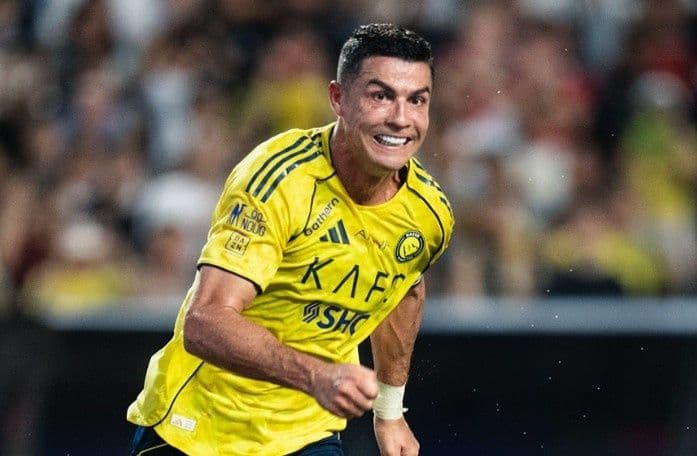 Cristiano Ronaldo ăn mừng trong màu áo Al Nassr tại Siêu cúp Saudi Arabia.