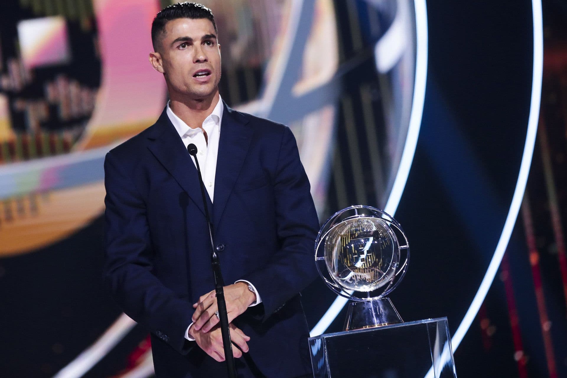 Cristiano Ronaldo phát biểu khi nhận giải Prestígio, khẳng định khát khao cống hiến