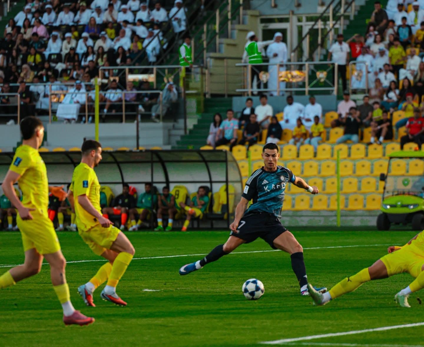 Cristiano Ronaldo thi đấu cho Al Nassr, thể hiện tầm ảnh hưởng của anh đối với câu lạc bộ.