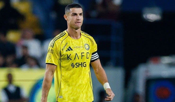 Cristiano Ronaldo thất vọng sau khi Al Nassr bị loại khỏi King's Cup