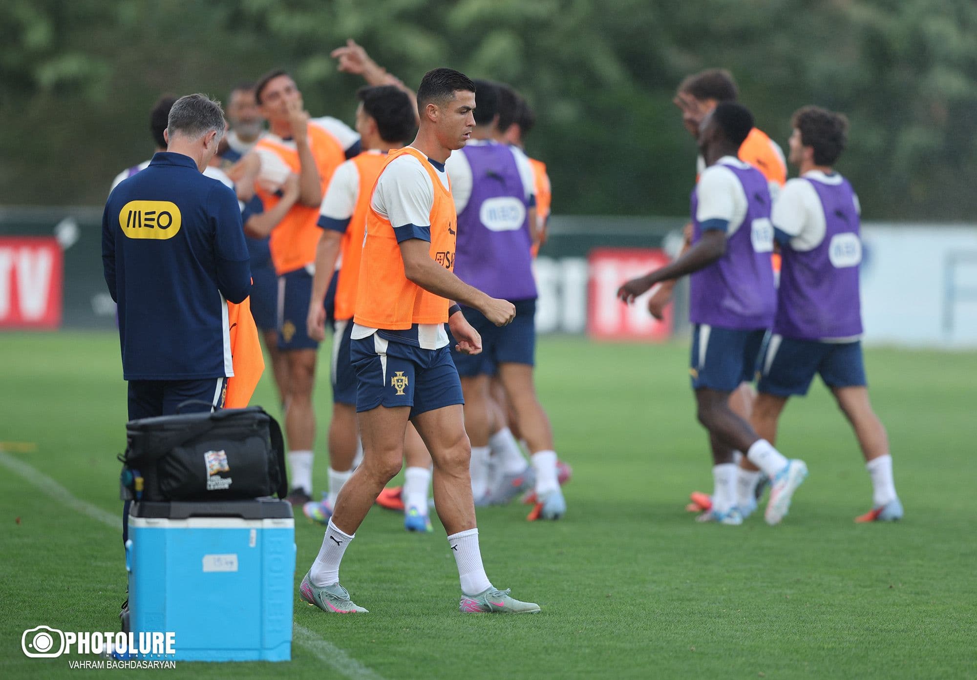 Cristiano Ronaldo tập luyện cùng đội tuyển Bồ Đào Nha tại Yerevan