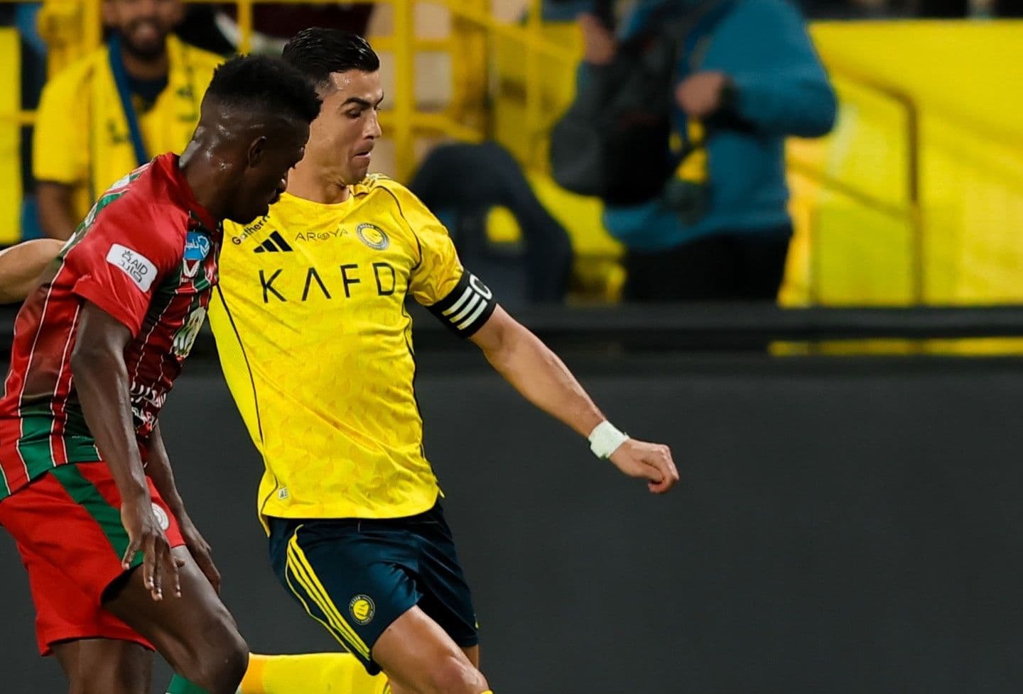 Cristiano Ronaldo trong màu áo Al Nassr, biểu tượng cho sự trỗi dậy của bóng đá Saudi Arabia trên bản đồ thế giới.