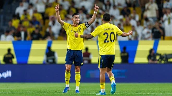 Cristiano Ronaldo trong màu áo Al Nassr ăn mừng bàn thắng, hướng tới danh hiệu