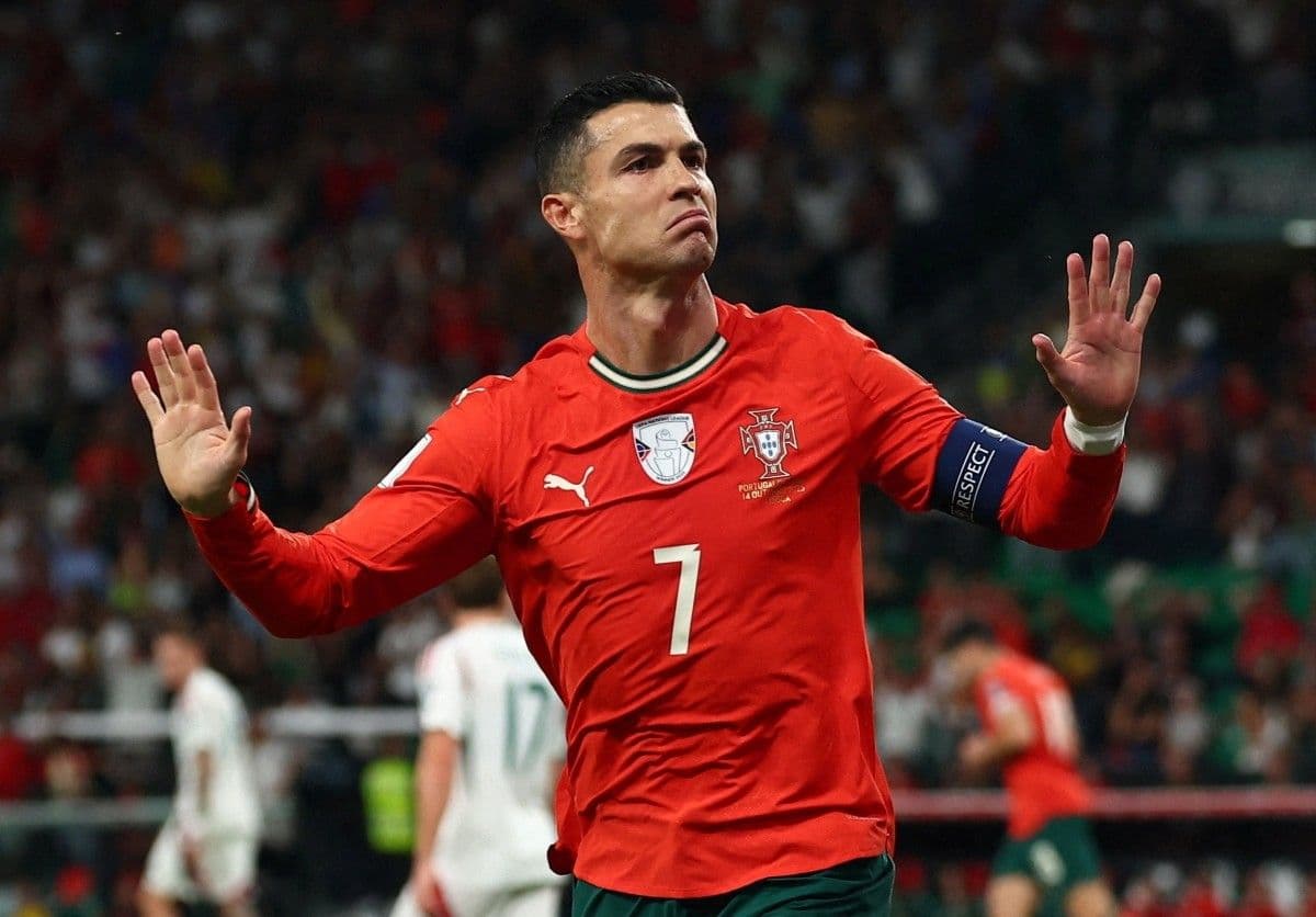 Cristiano Ronaldo trong màu áo Bồ Đào Nha, biểu tượng vắng mặt trong trận đấu quan trọng