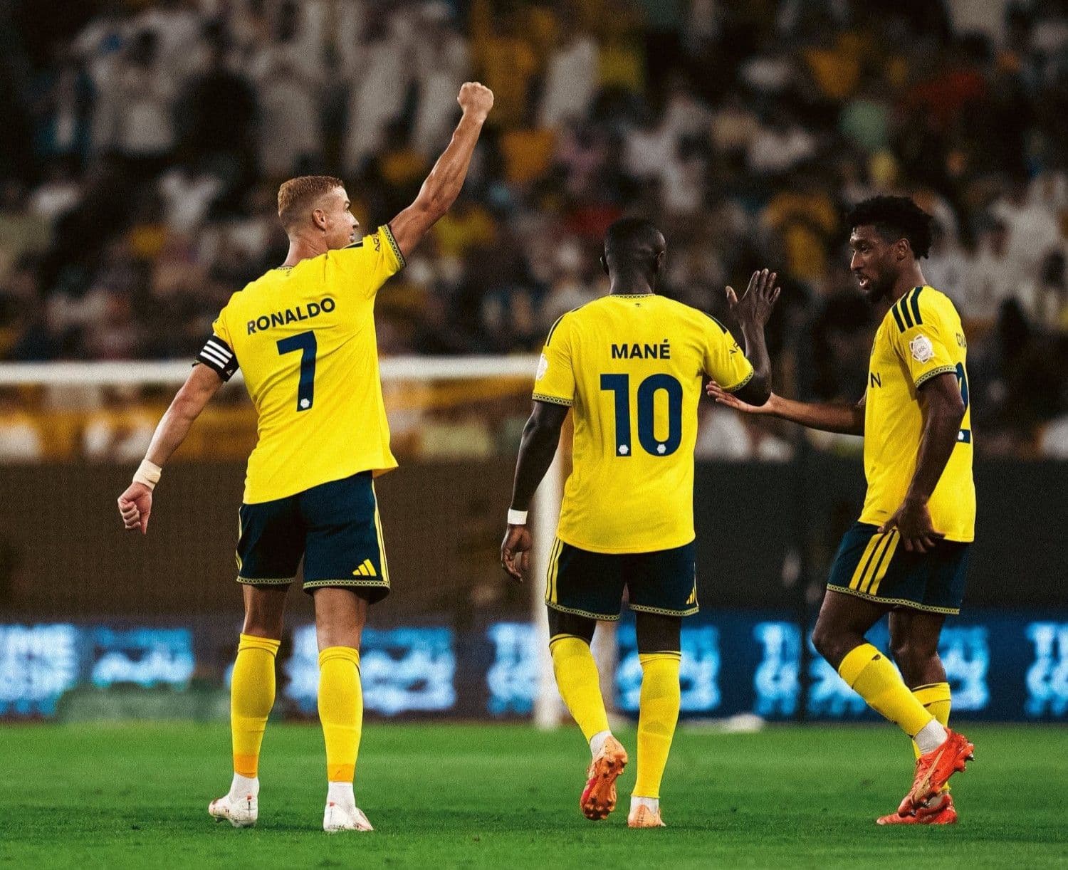 Cristiano Ronaldo và Sadio Mané ăn mừng chiến thắng, khẳng định vị thế dẫn đầu của Al Nassr
