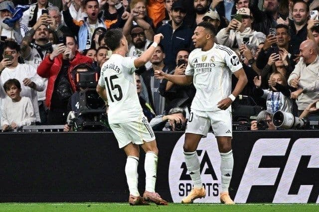 C\u1ea7u th\u1ee7 Real Madrid \u0103n m\u1eebng chi\u1ebfn th\u1eafng 2-0 tr\u01b0\u1edbc Real Oviedo, tr\u1eadn \u0111\u1ea5u Mbapp\u00e9 ch\u1ea5p nh\u1eadn v\u1ecb tr\u00ed d\u1ef1 b\u1ecb