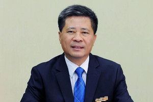 Cựu chủ tịch EVNNPT Đặng Phan Tường bị khởi tố, phản ánh vấn đề quản trị trong ngành điện.