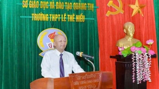 Cựu hiệu trưởng Trường THPT Lê Thế Hiếu, Quảng Trị phát biểu, người đã đề nghị tặng lương hưu cho người tố cáo gian lận thi cử, thể hiện sự nghiêm trọng của vấn đề niềm tin.