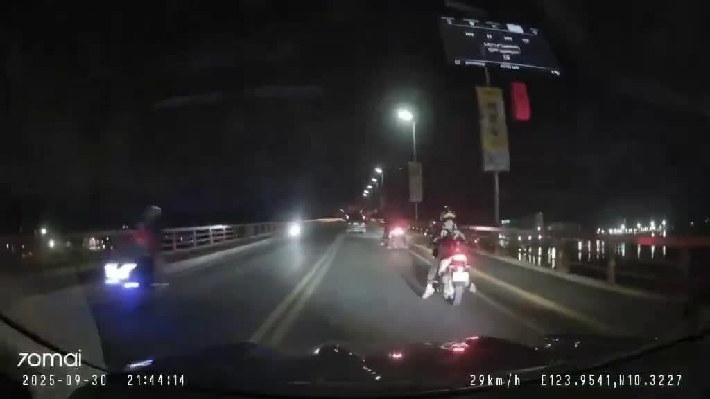 Cầu Mactan-Mandaue rung lắc dữ dội trong trận động đất mạnh ở Cebu, Philippines