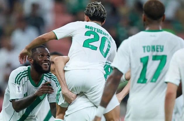 Cầu thủ Al Ahli ăn mừng bàn thắng, biểu tượng cho màn trình diễn đẳng cấp và chiến thắng áp đảo tại King Cup.