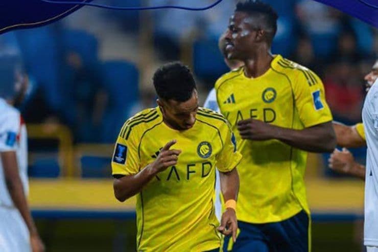 Cầu thủ Al Nassr ăn mừng bàn thắng, thể hiện sức mạnh tập thể