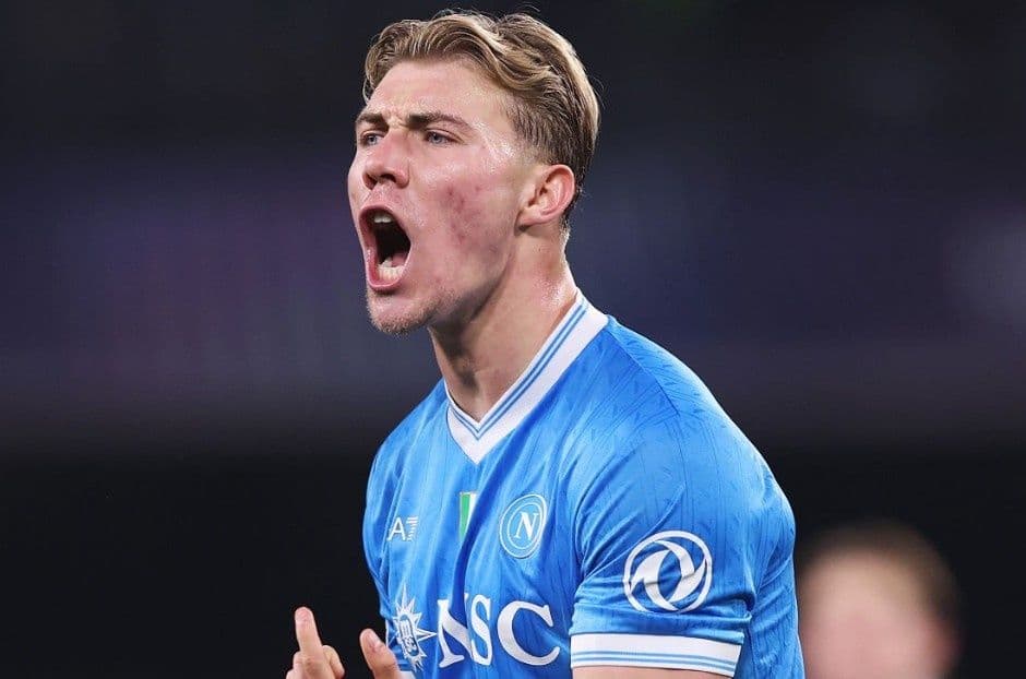 Cầu thủ Andreas Schjelderup của Benfica ăn mừng bàn thắng vào lưới Real Madrid