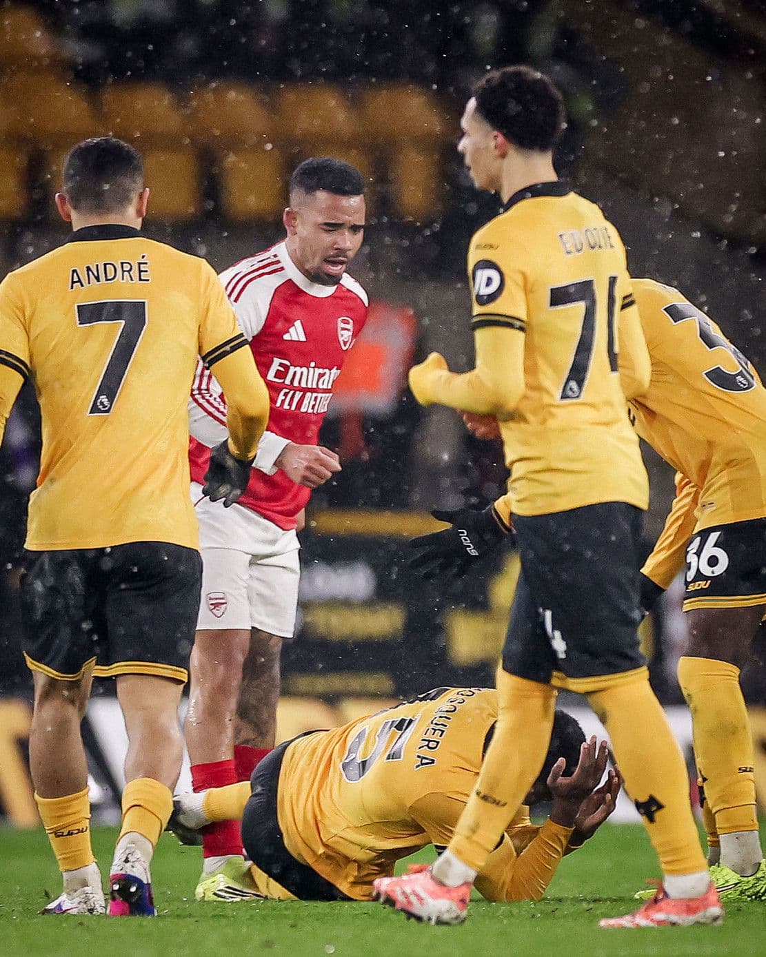 Cầu thủ Arsenal Gabriel Jesus thể hiện sự thất vọng và áp lực tâm lý trong trận đấu.