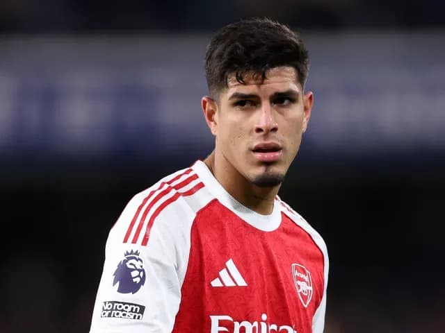 Cầu thủ Arsenal trên sân, thể hiện phong độ hiện tại.